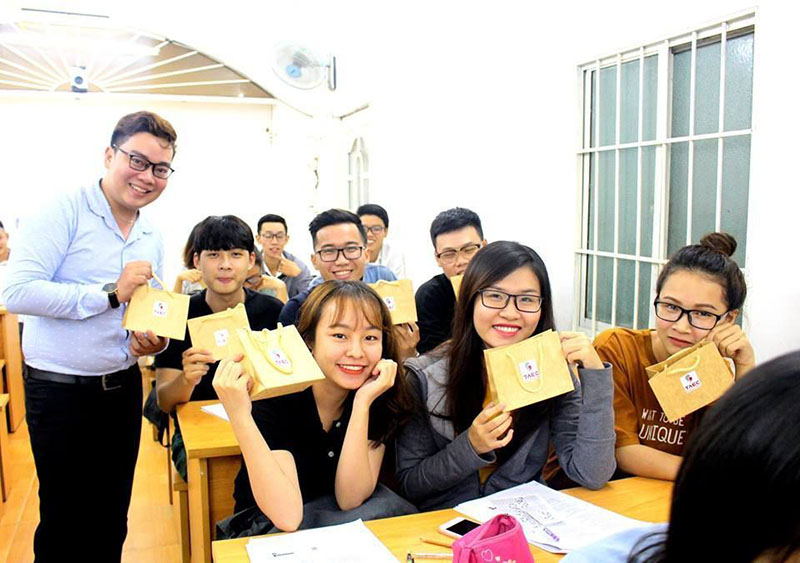 Trung tâm ngoại ngữ IZZI English