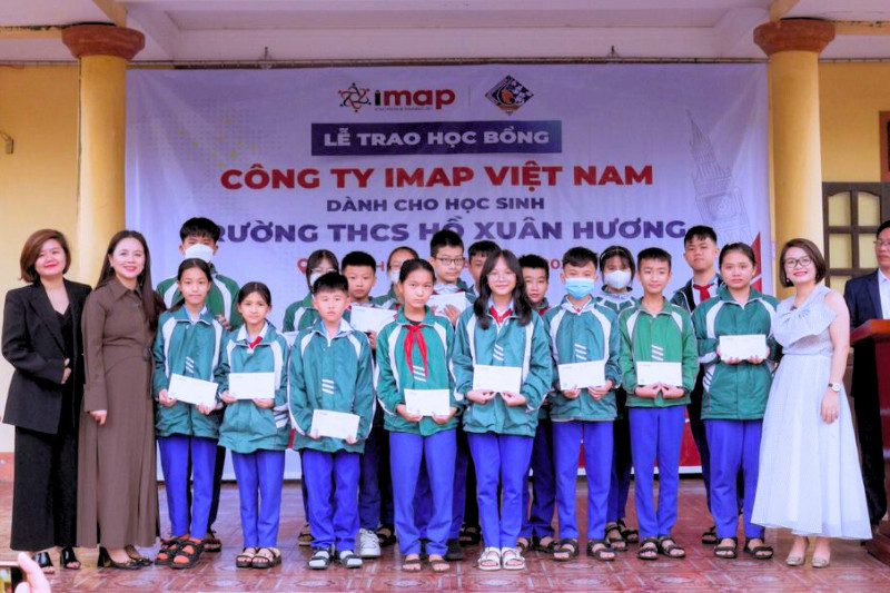 Imap Việt Nam trao học bổng cho trường THCS Hồ Xuân Hương, Nghệ An